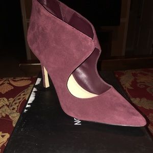 BCBG - Wine Pumps - Never worn